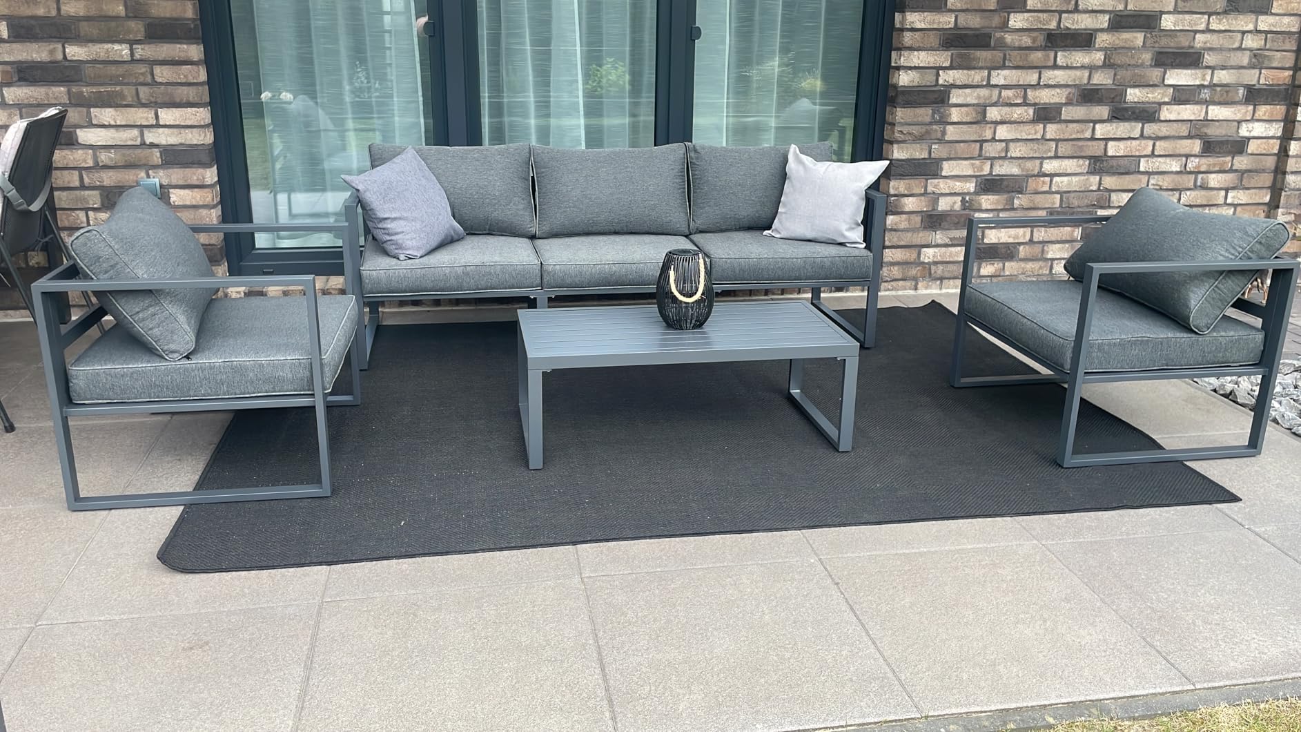 Sit-zen wir jeden Abend drauf