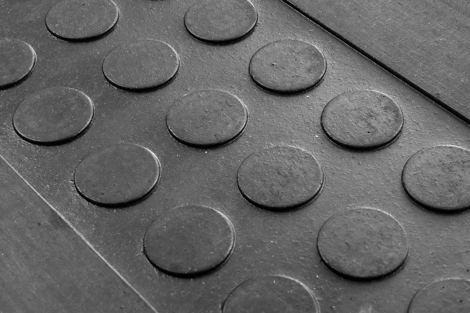 jet-line-melina-gummi-stufenmatte-25x75-cm-schwarz-mit-winkelkante image 3